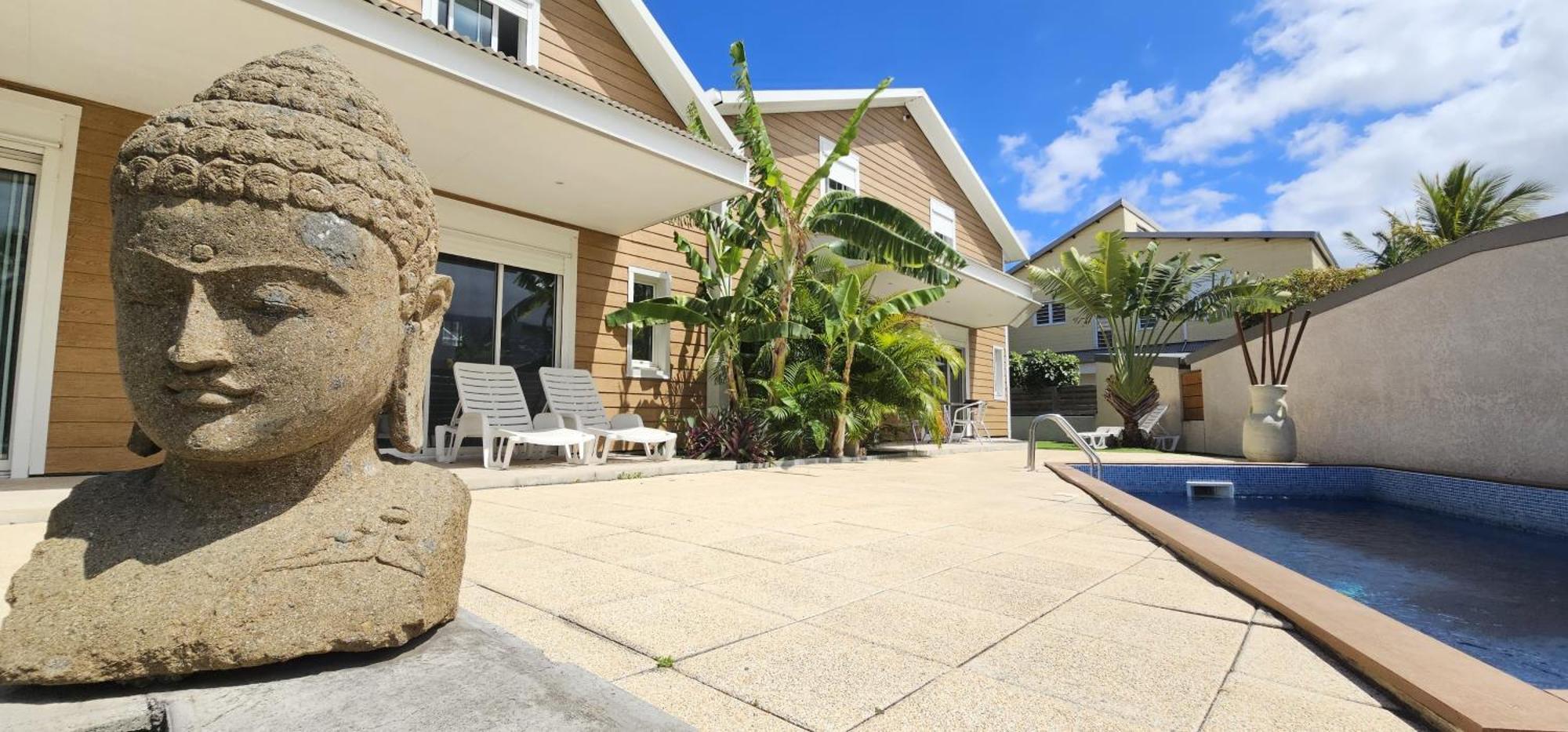 Villa Soleil L'Etang-Sale Exterior photo